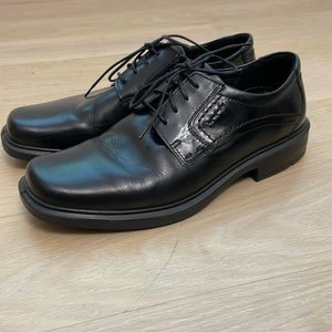 Barely used (outgrown), Men’s Ecco Berlin Plain Toe Tie Black size 42